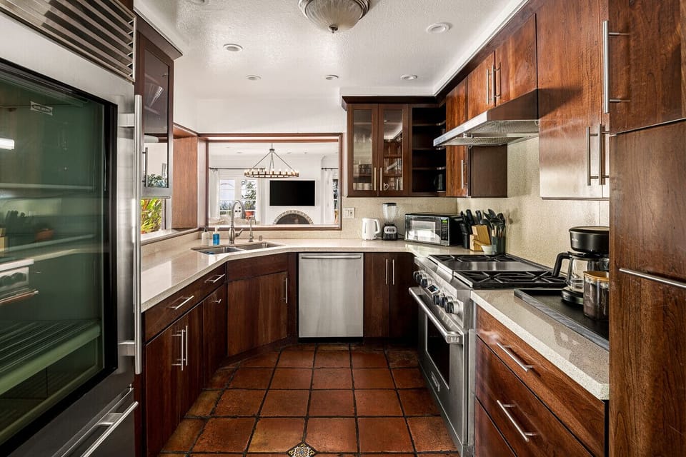 A spacious, fully equipped kitchen designed for gathering, cooking, and enjoying relaxed meals together during your stay.
