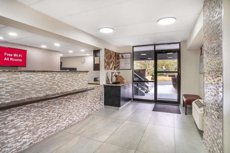 Check in smoothly in this bright, modern lobby space.