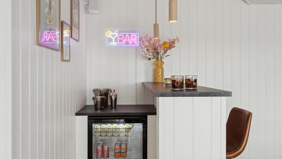 bar
