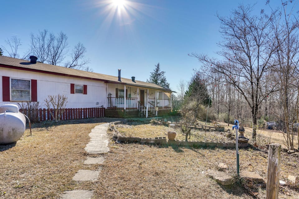 Bethel Springs Vacation Rental | 3BR | 2BA | 4 Steps to Enter | 1,300 Sq Ft