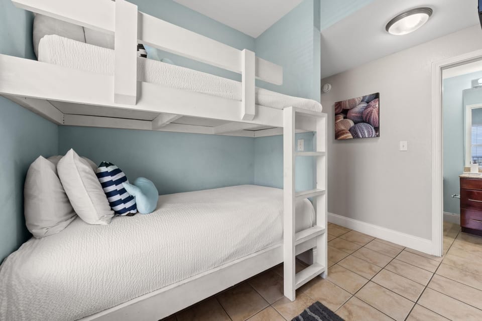 Bunk Alcove