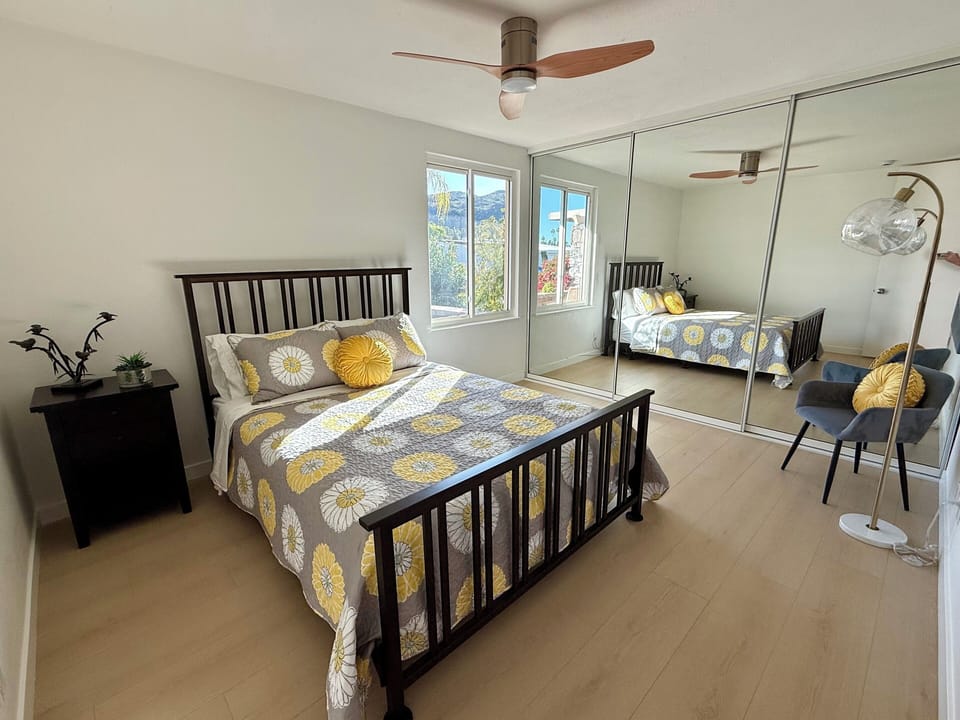 BR 4 features a new Queen Casper Cooling Select 12" Memory Foam Mattress