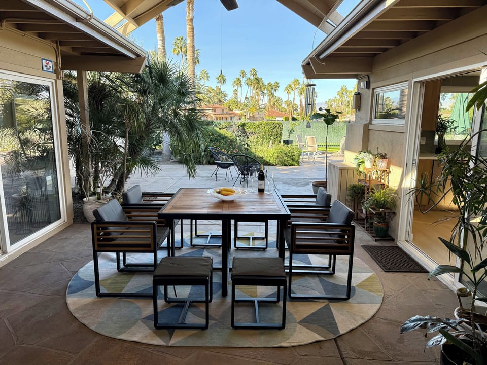 Outdoor dining at it's finest!
