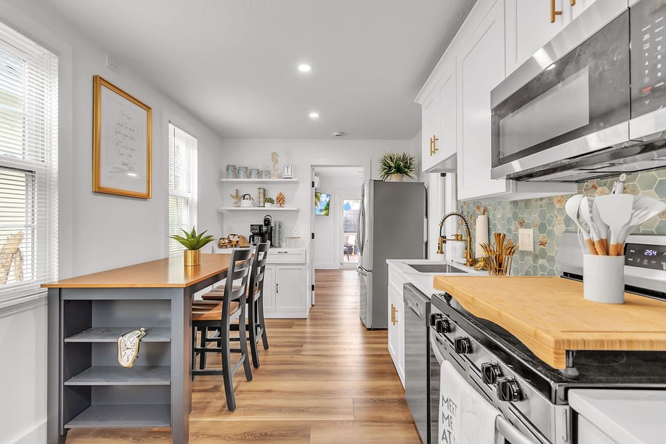 Kitchen/Dining Area