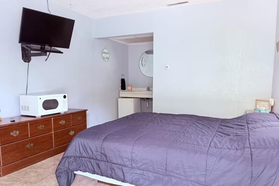 Bedroom. Interior and views may vary based on location and availability.