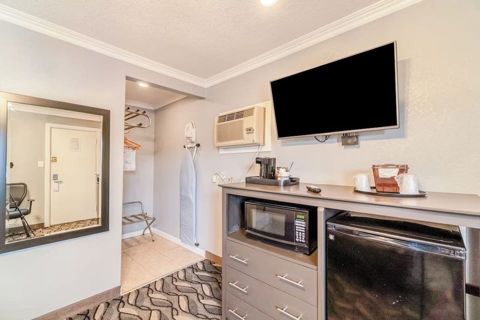 Enjoy quick snacks and coffee anytime with the convenient kitchenette.