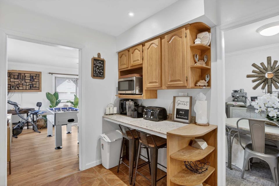 Indoors, Hardwood, Dining Table, Furniture, Table