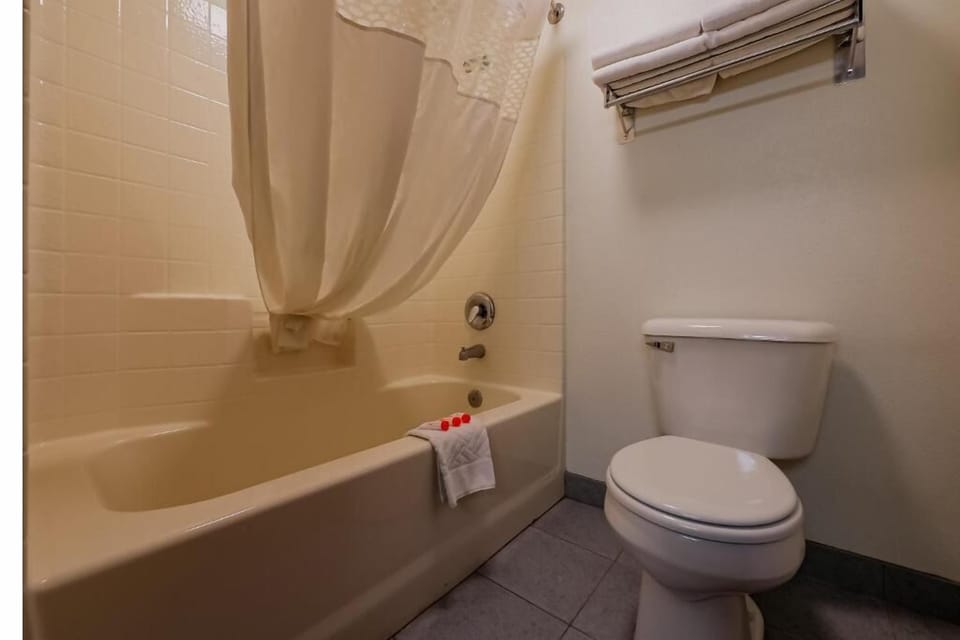 Refresh with a clean tub-shower combo after beach time.