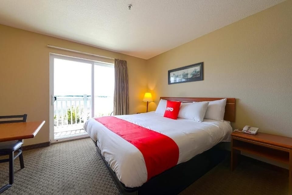 Bedroom. Interior and views may vary based on location and availability.