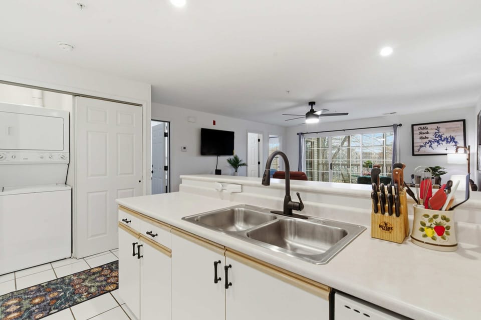 The open kitchen is well equipped for an unforgettable getaway​