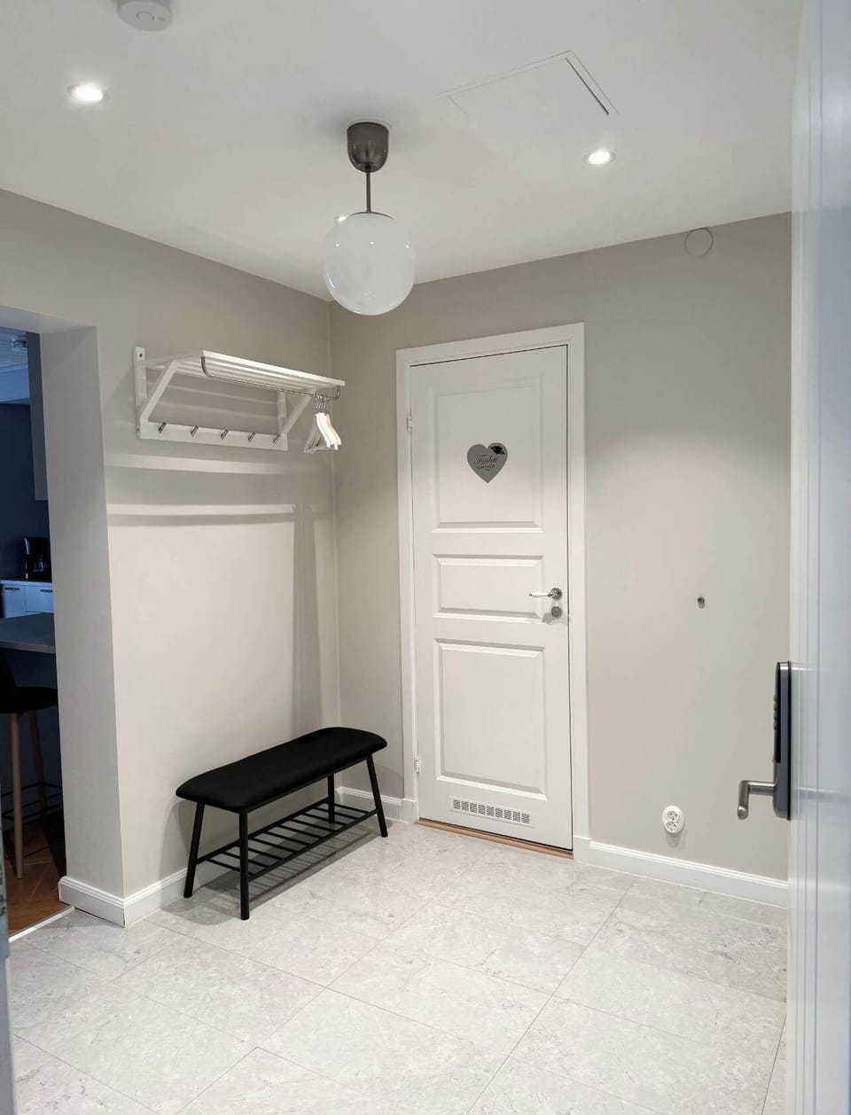 The spacious hallway.