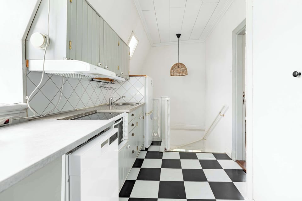 Another view of the fully equipped kitchen. 