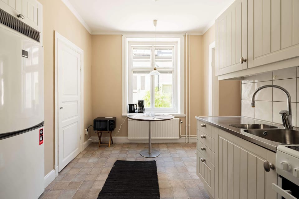 Another view of the kitchen (chairs have been delivered after picture was taken).