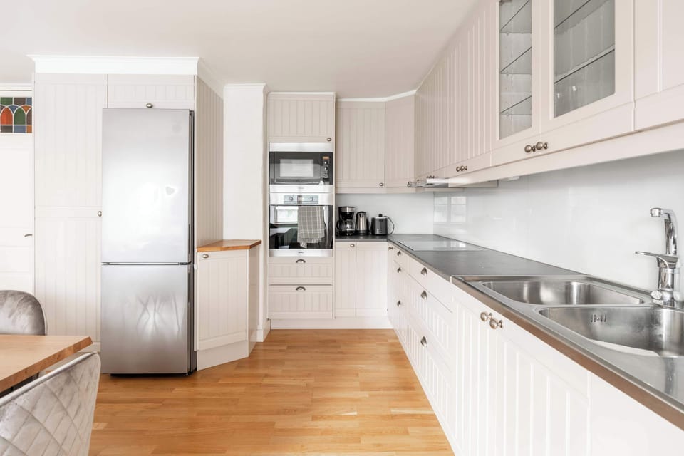 Another view of the kitchen.