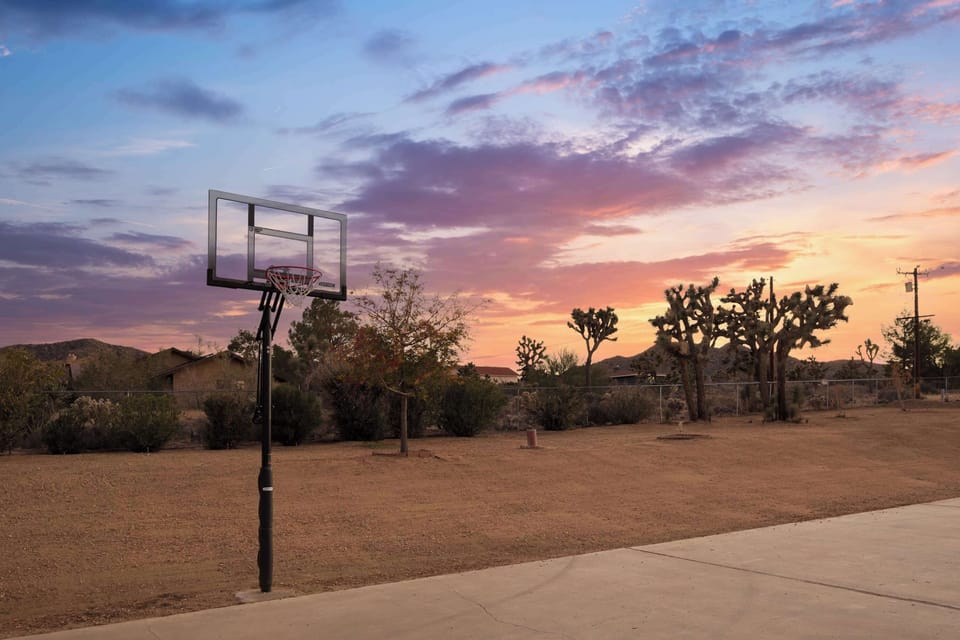 Basketball hoop