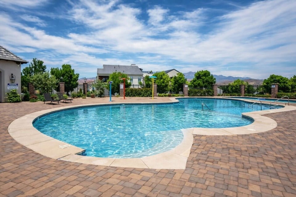 Aerie kids pool