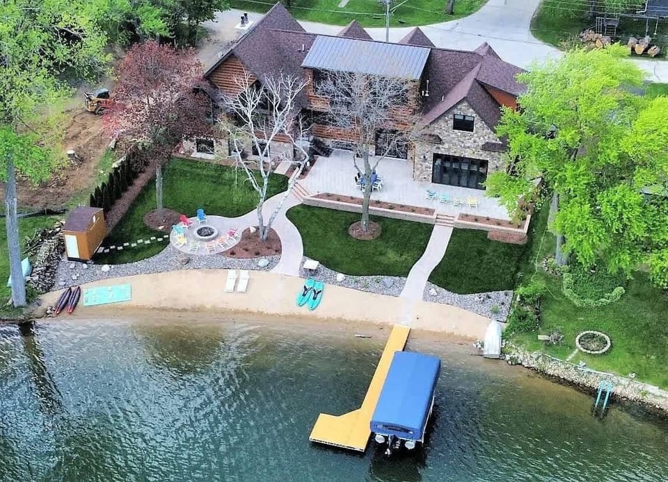 Enjoy 120ft of private beachfront on Lake Shangrila with kayaks, canoes, paddle boards, beach toys, & sun loungers - as well as the hot tub, fire pit, dining/lounge set, basketball hoop, corn hole, connect 4, giant jenga, & propane gas grill.