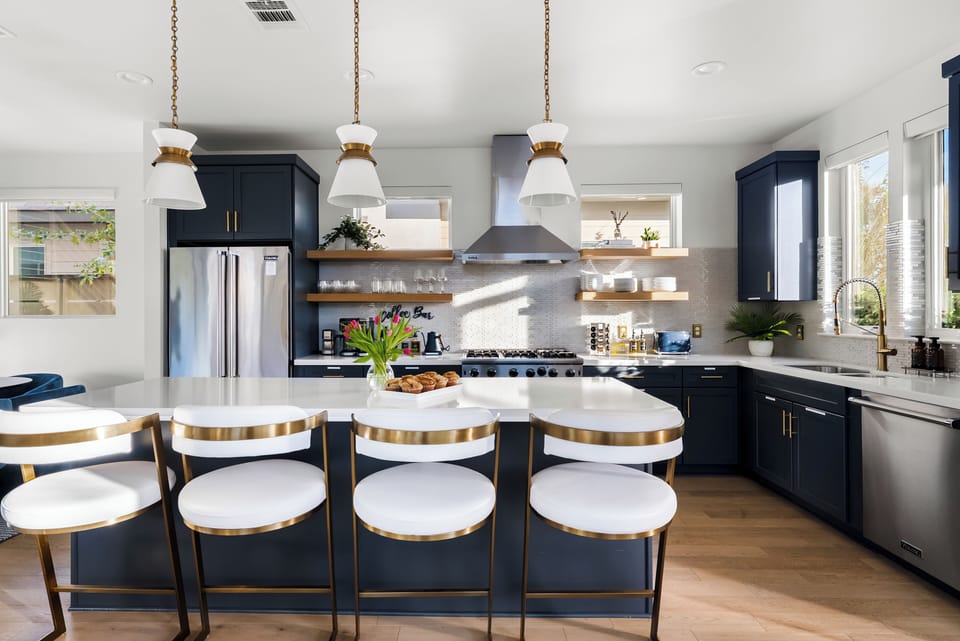 Cook, connect, and celebrate. This chef-inspired kitchen is fully equipped for everything from morning coffee to cooking memorable dinners.