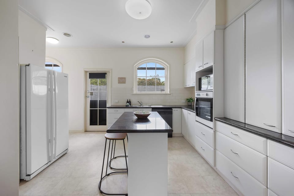 Fully equipped kitchen with stove, oven, fridge, kettle, toaster and more!