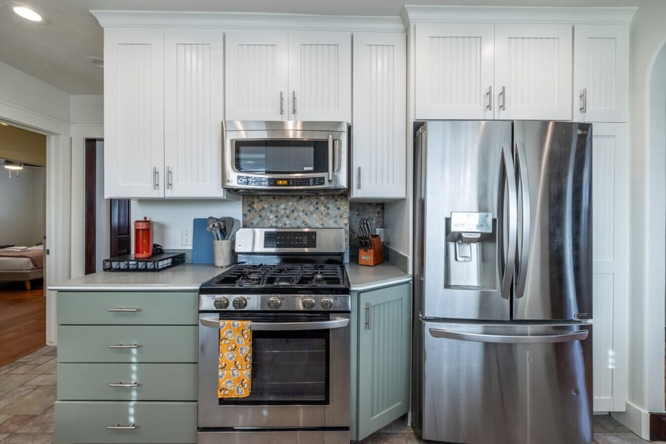 Fully equipped kitchen with modern appliances and everything needed to cook at home.