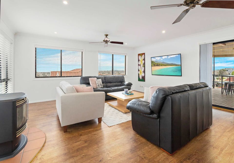 Pacific View  |  Lounge Room with Views