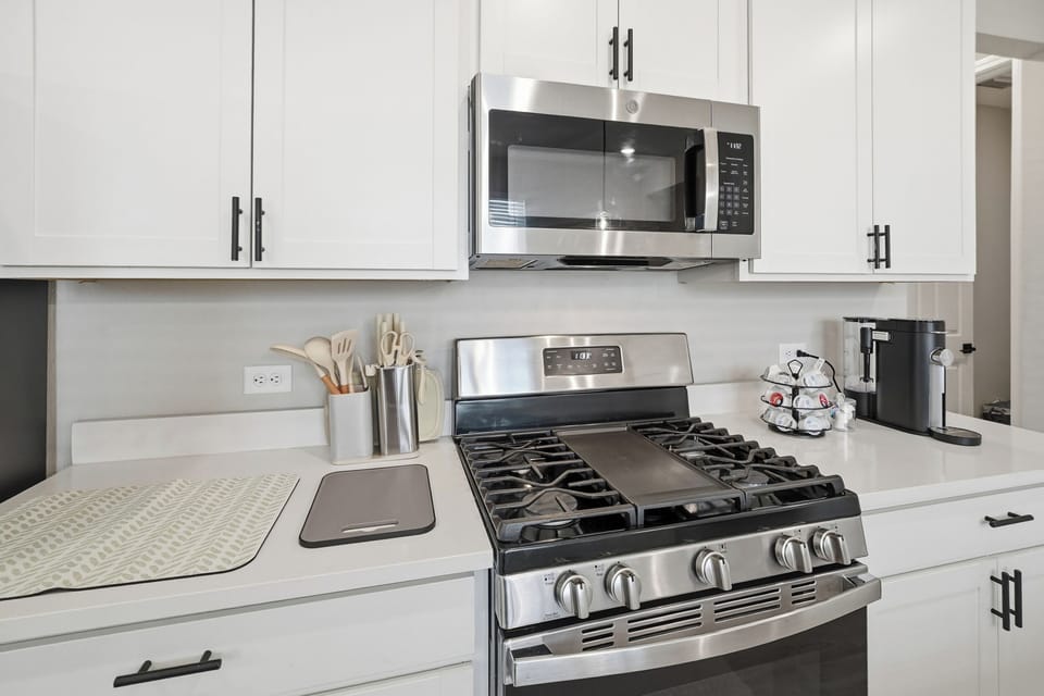 Full oven with gas cooktop.  Over oven microwave.