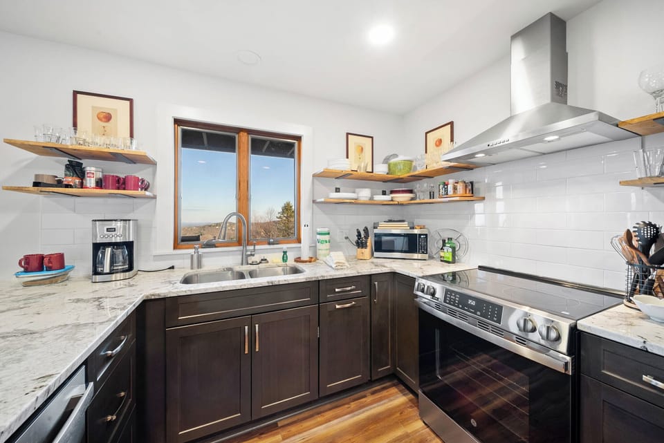 Ceramic Cook Top, Stainless Appliances, and Granite Counters