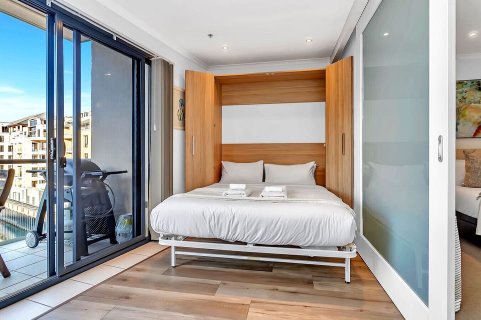 Murphy (wall) bed to maximise living space