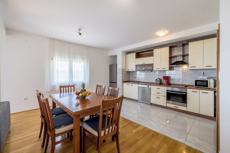 Fully equipped kitchen with dining area.