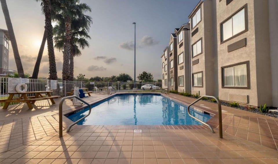 Holiday Home Swimming Pool