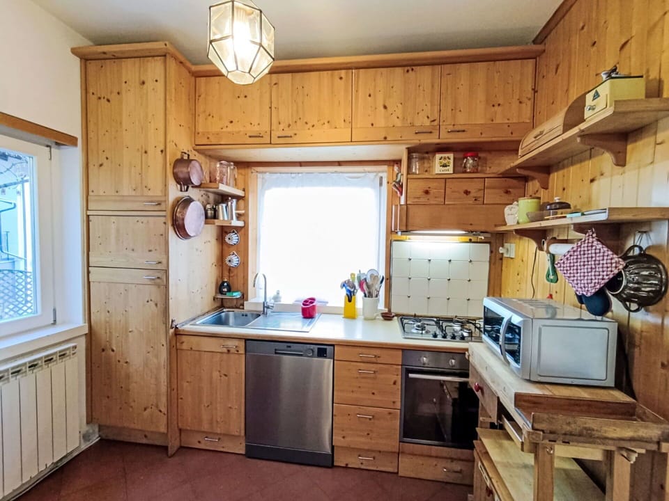 Wood, Furniture, Flooring, Interior Design, Floor, Ceiling, Apartment, Room, Wood Stain, Chair