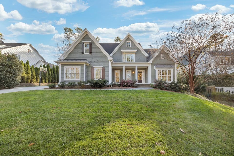 Spacious front yard w/ lush lawn & classic curb appeal