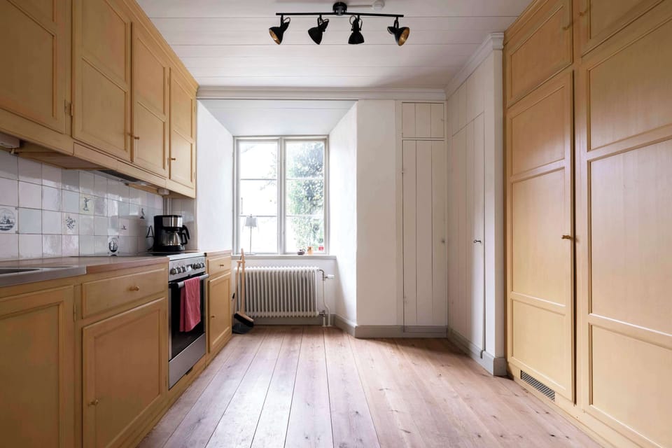 Very spacious and fully equipped kitchen with an open floor plan to both cook and be social.