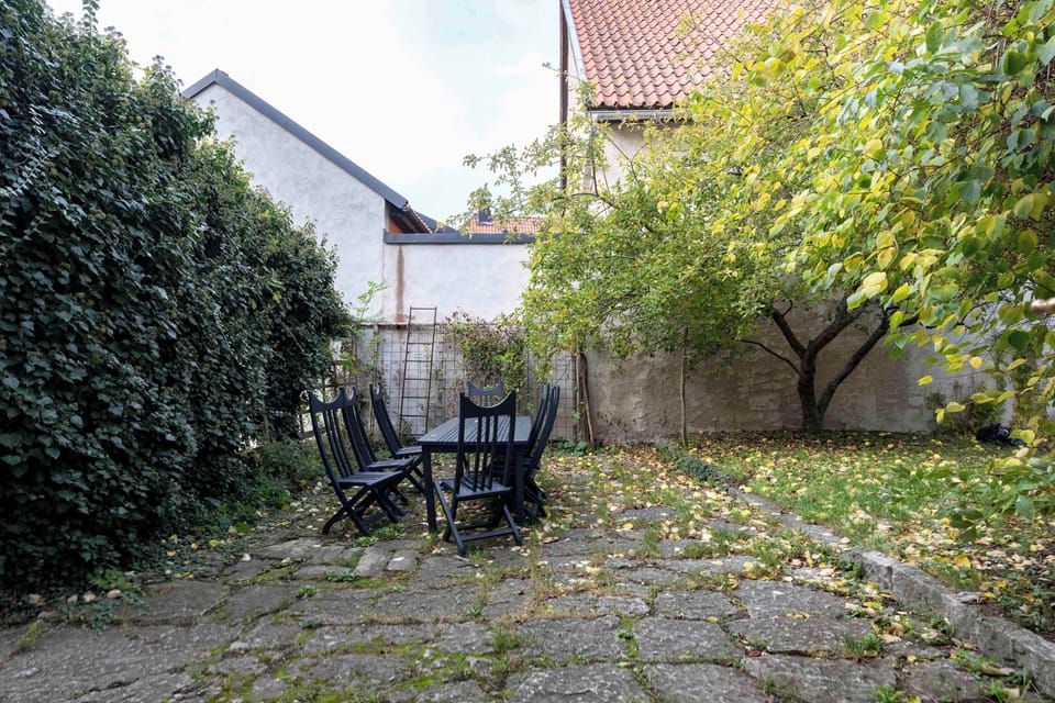The cute and cozy courtyard.