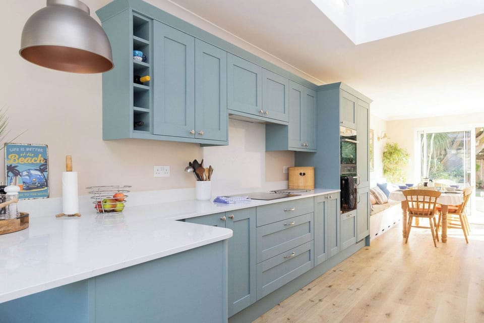 The kitchen has everything you need to prepare all meals, drinks and picnics for the beach.