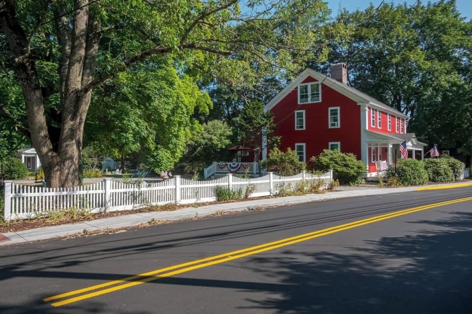 Enjoy time in the shade of the big maple tree! Classic New England!