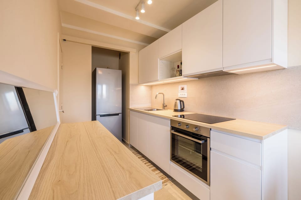 Fully equipped kitchen.