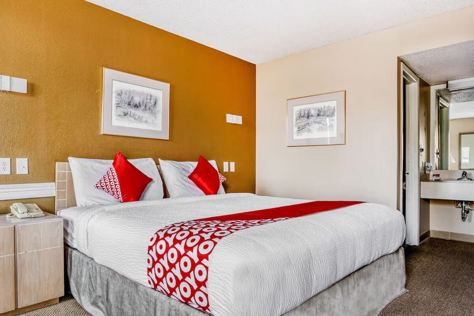 Refresh easily with an open layout and nearby vanity area.