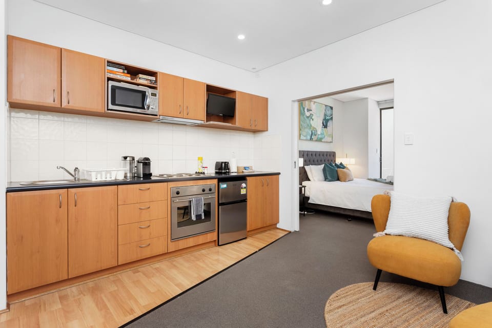 Fully equipped kitchenette with oven, stove and mini fridge/freezer.