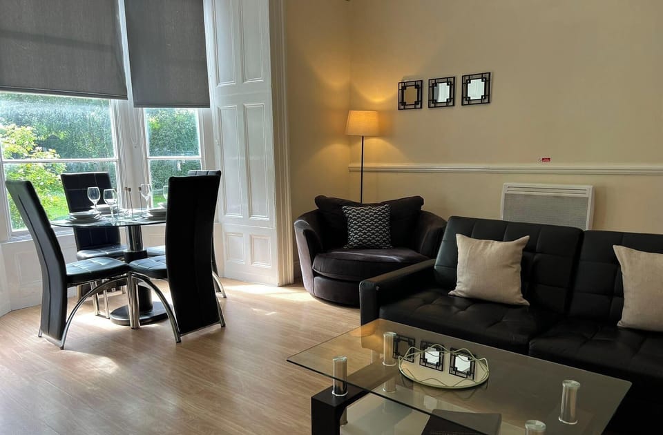 Living Room / Lounge