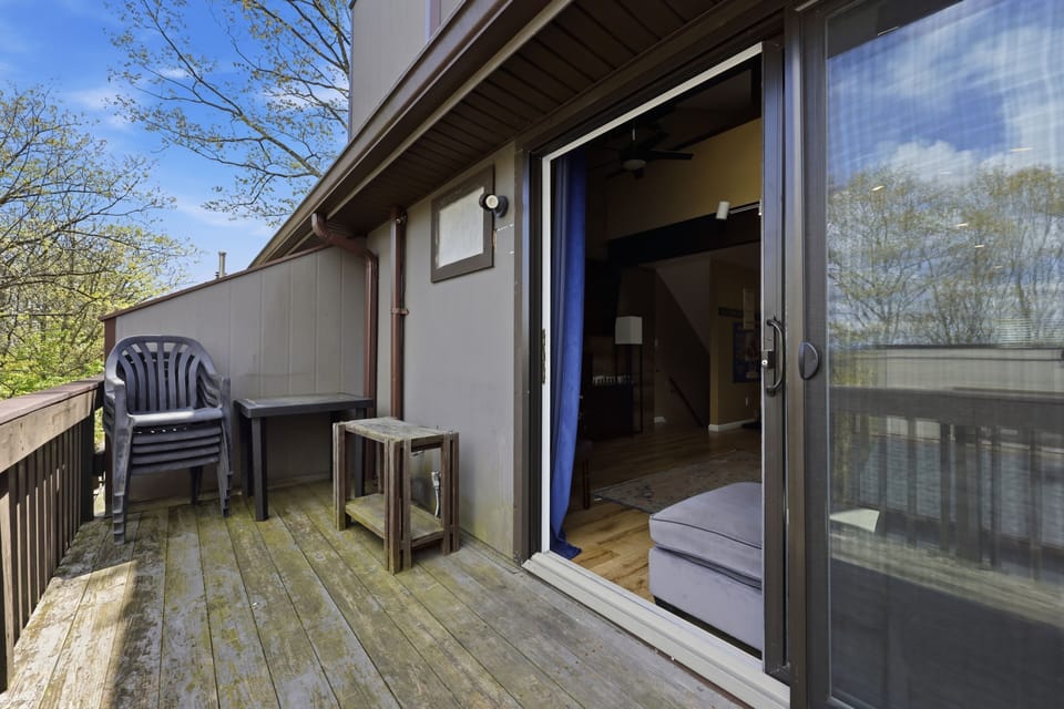 Floor, Flooring, Indoors, Chair, Furniture
