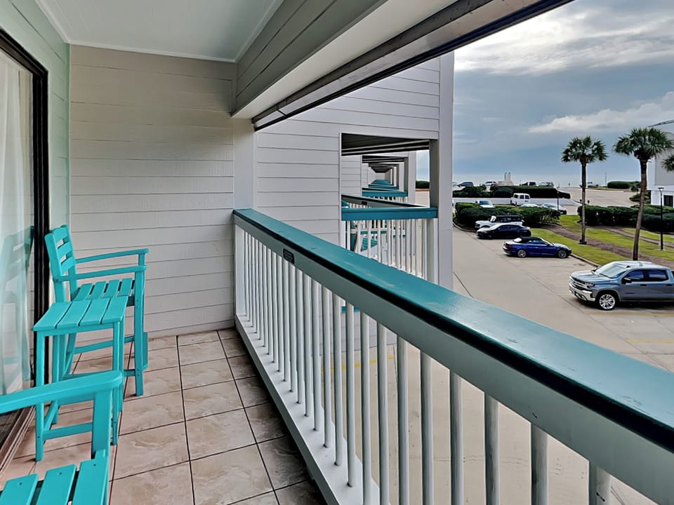 Private Balcony - Partial Gulf Views