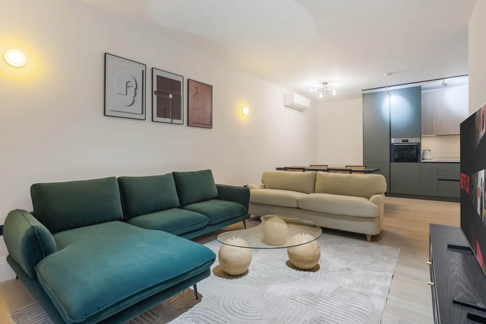 Flat A, 36 Great Russell Street WC1B-9