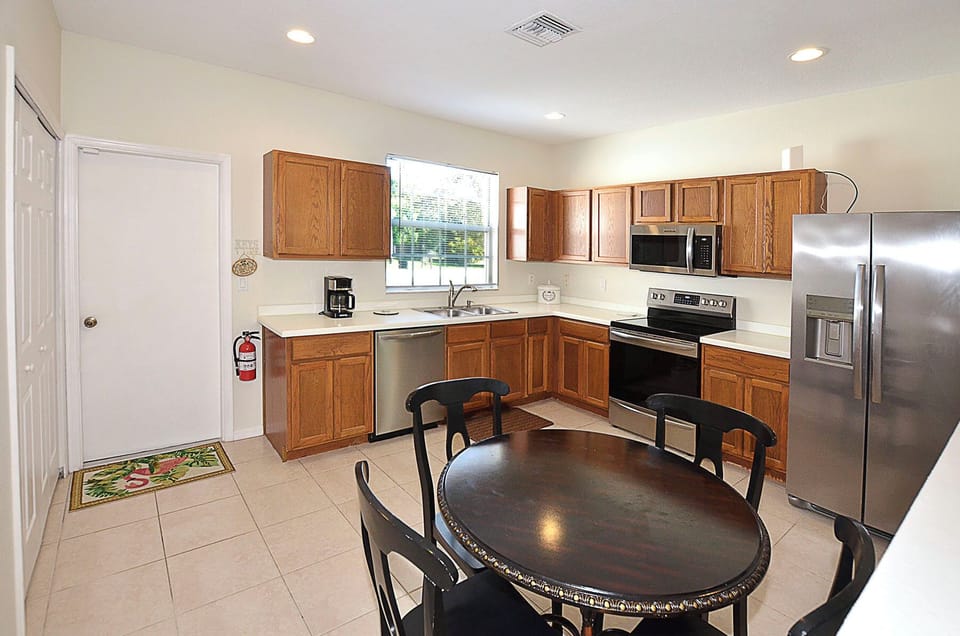 Eat-in Kitchen
