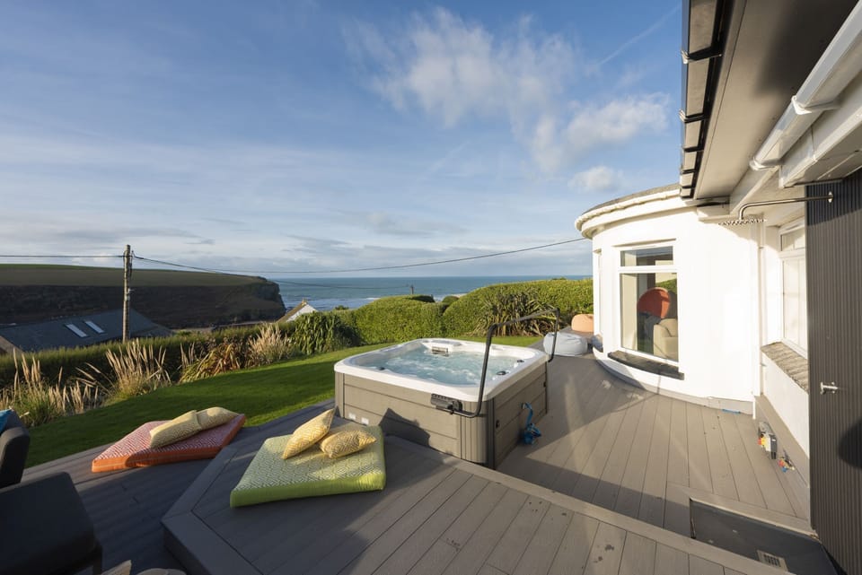 500m to beach, Hot tub, garden - Ocean View, Mawgan Porth
