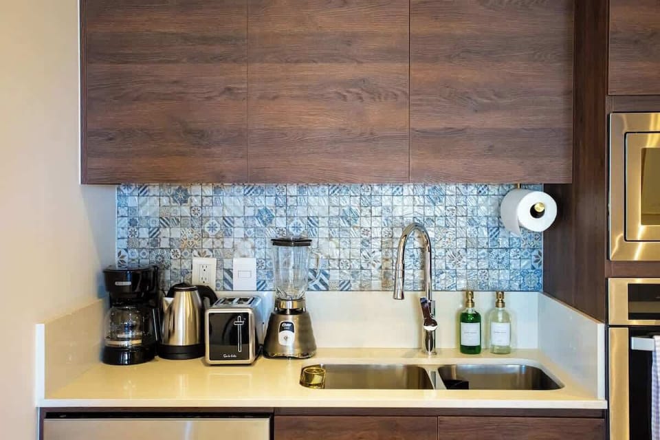 During your stay, we offer an array of top-notch appliances, such as a blender, a toaster, an electric kettle, and a drip coffee maker, for your convenience and enjoyment.