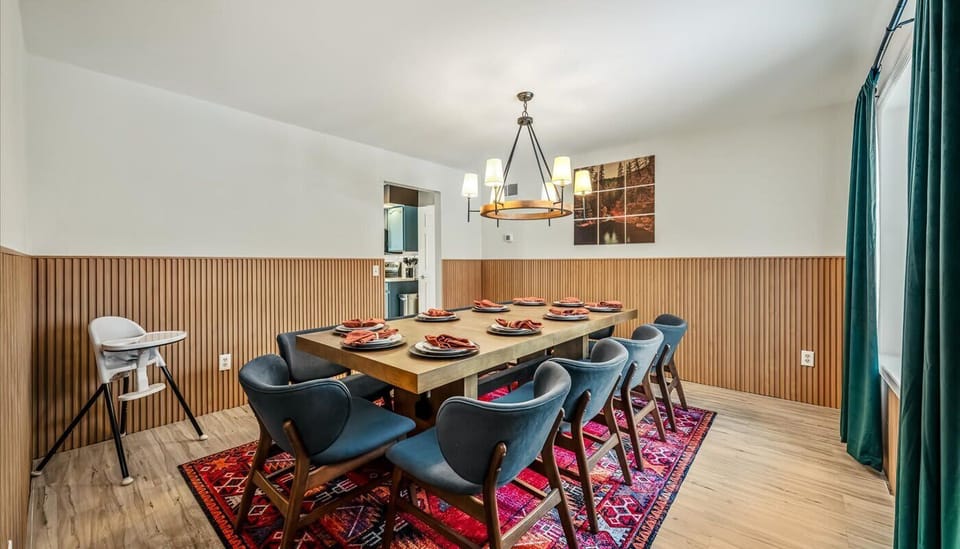 Pull up a chair, toast to vacation, and let the good times flow. It’s more than a dining room—it’s the heart of your getaway.