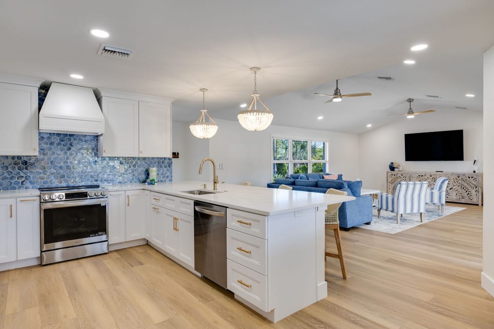Kitchen with breakfast bar seating