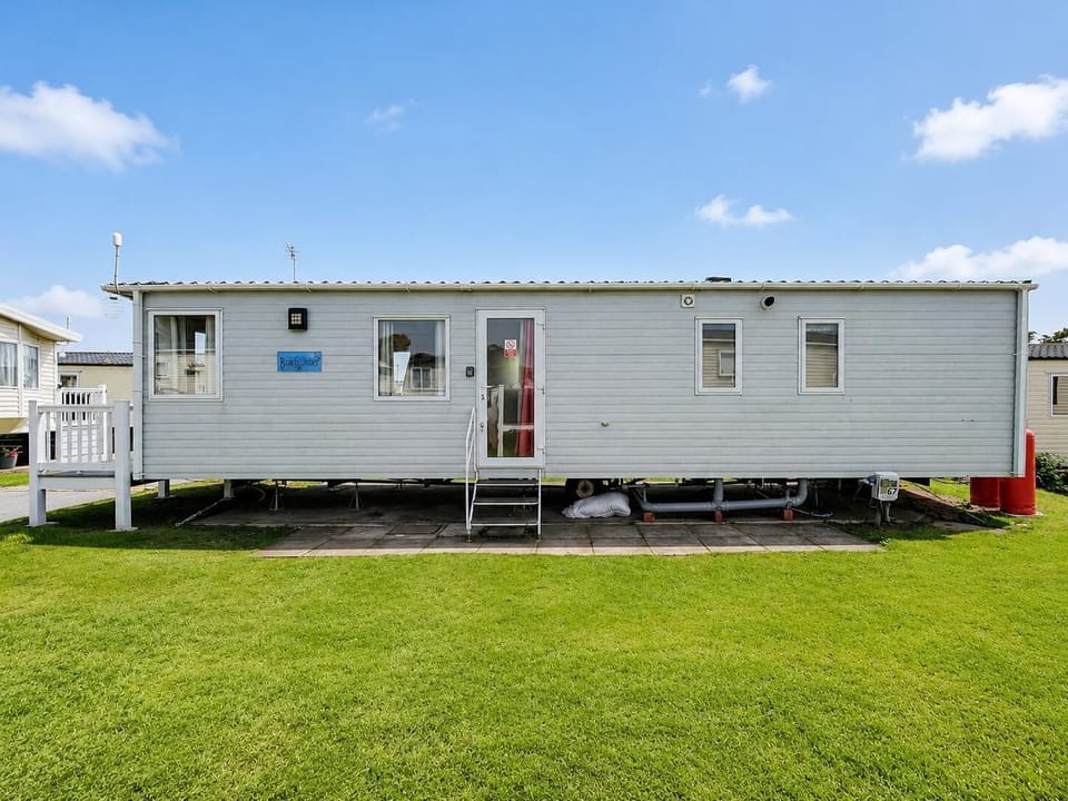 Book your summer break now and secure your 2026 booking for a low deposit of just £25. Relax knowing all you need to do is remember to bring along the bucket and spade.