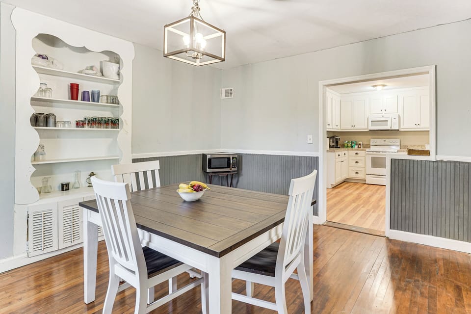 Dining Area | Central Heat & A/C | Free WiFi